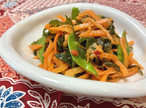 今日のキムチ料理レシピ：わかめと人参のピリ辛ごま酢和え