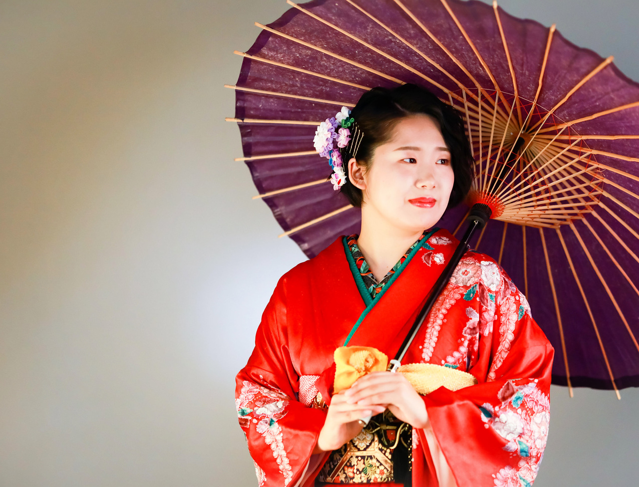 年度 成人式前撮り 和傘でシックにスタジオ撮影 Endo Photo Office 遠藤写真事務所