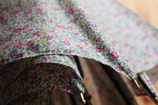 FOXアンブレラ　生地終端が縫製タイプに変更された。