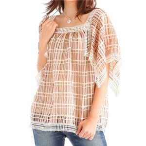 スクエアのラインでスッキリと見せる♪レースチュニック