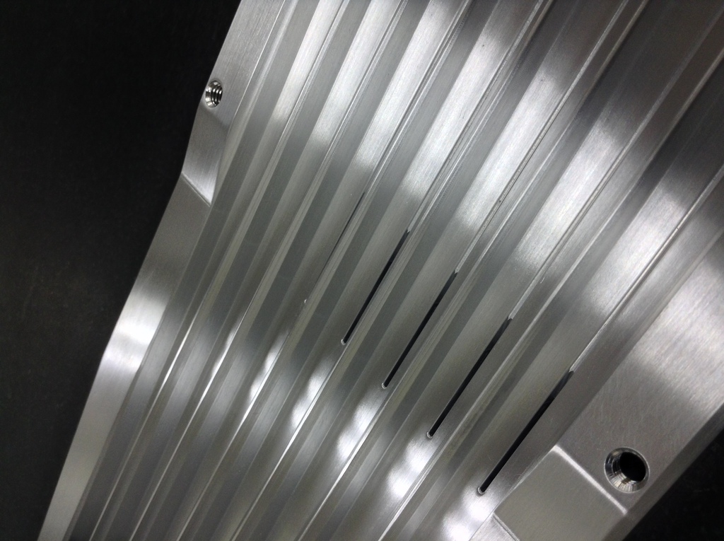 A2017　パーツフィーダー　同時5軸加工で複雑形状にも対応します