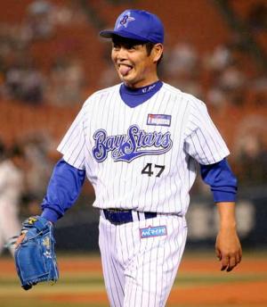 ０８年９月、おどけた表情でベンチに戻る横浜時代の工藤公康氏