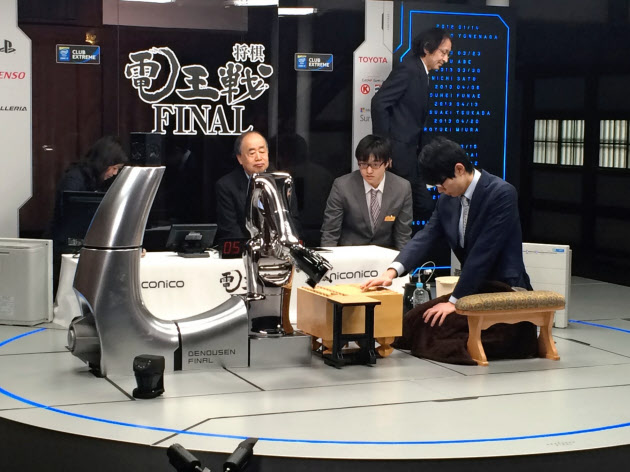 将棋電王戦第1局、プロ棋士が白星発進 将棋電王戦第1局、プロ棋士が白星発進