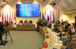 30日、石油輸出国機構(OPEC)本部で開かれた定時総会(ウィーン) 30日、石油輸出国機構(OPEC)本部で開かれた定時総会(ウィーン)