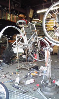 自転車修理中