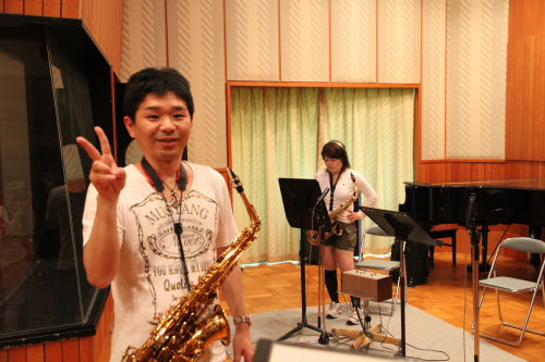 スタジオでレコーディング