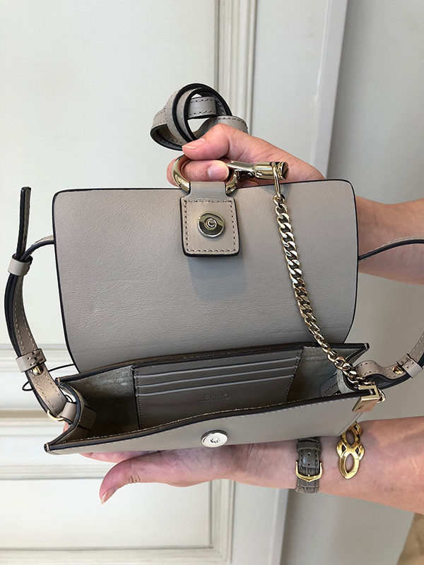 Chloe クロエ FAYEストラップ付きウォレット 快く