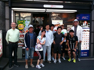 第2回目の様子(解散時の集合写真。まだ朝6:30!!)