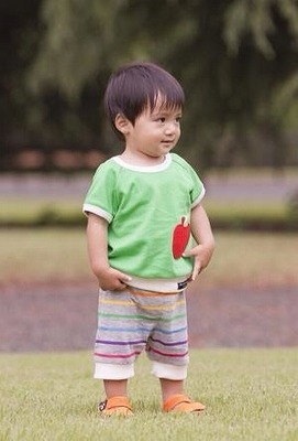 我が息子。「りんごTシャツ・ハーフスパッツ」
