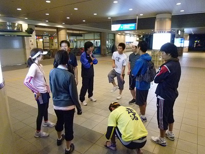 テレビ取材時のひとこま。朝5時の集合光景