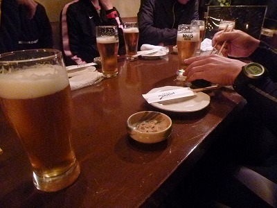 ジョギングで集合してから、みんなで朝ビール！