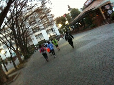 朝食会場に向かってみんなでラン