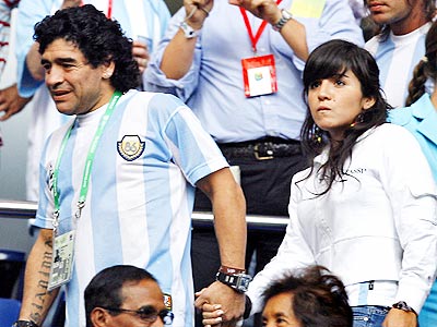 アグエロが マラドーナの娘と交際中 A サッカー画像ギャラリー Soccer Photo Album