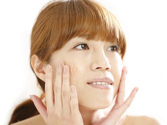 毛穴トラブルを改善する正しいクレンジングとは
