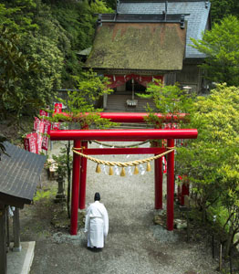 三柱神社