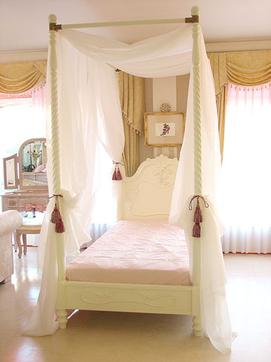 プリンセス雑貨 天蓋つきベッド 不眠 オリキャライラスト いつかは快眠